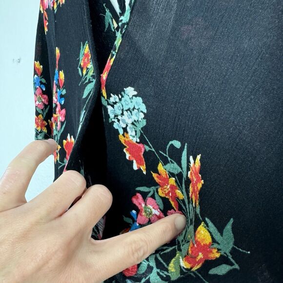 Xhilaration Gauzy Boho Flutter Sleeve Floral Cropped Wrap Top Black Pink Small - Picture 12 of 15